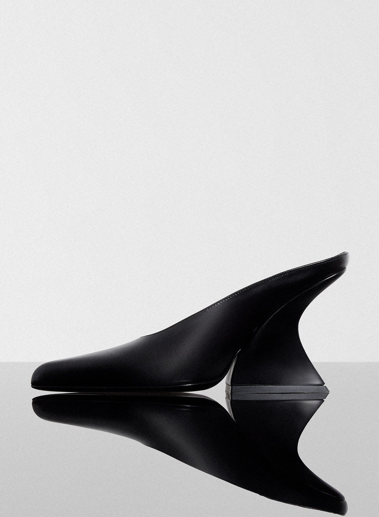 black curved heel mules - 2