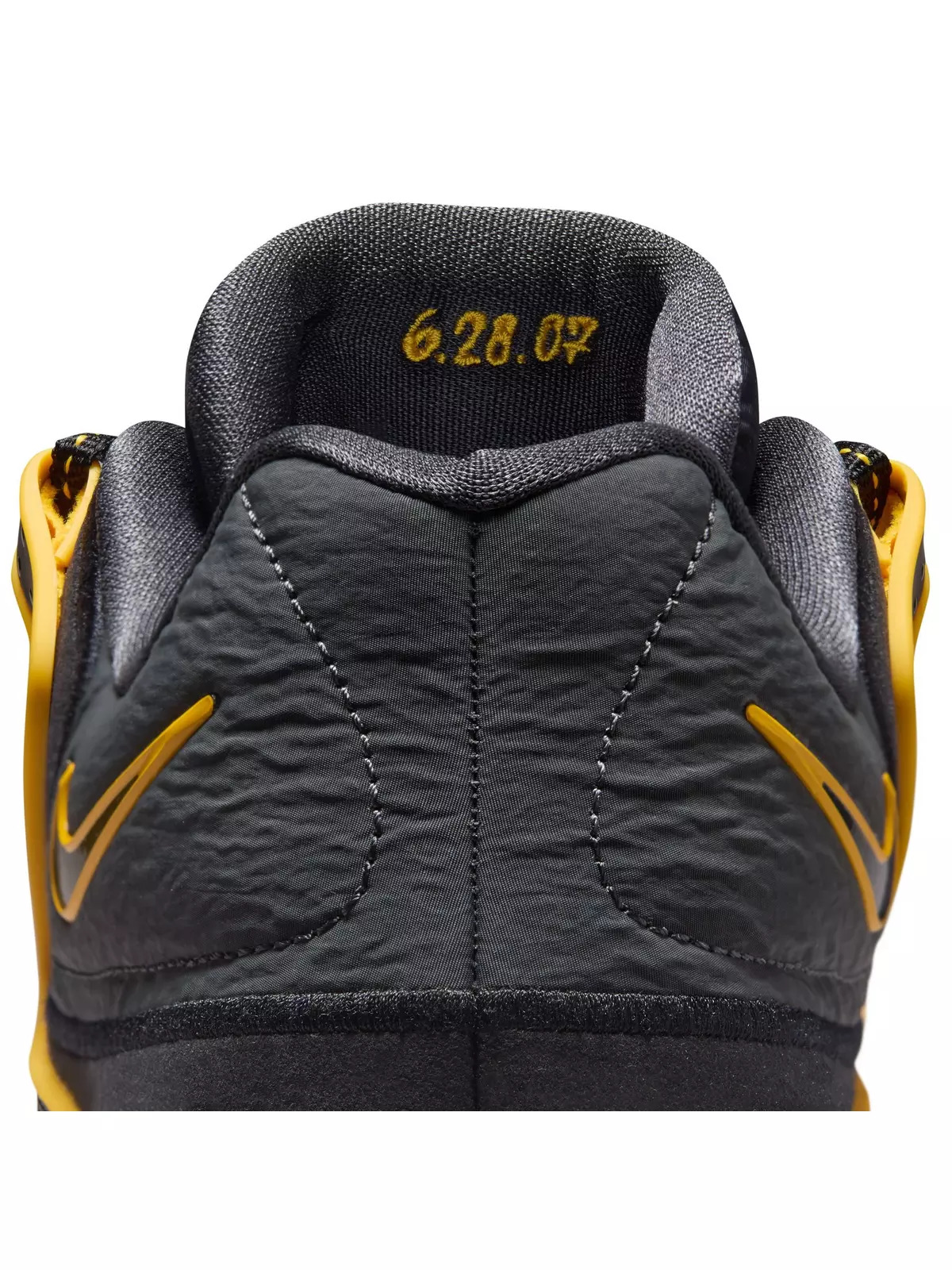KD18 "New Dawn" Men's Basketball Shoe - 6