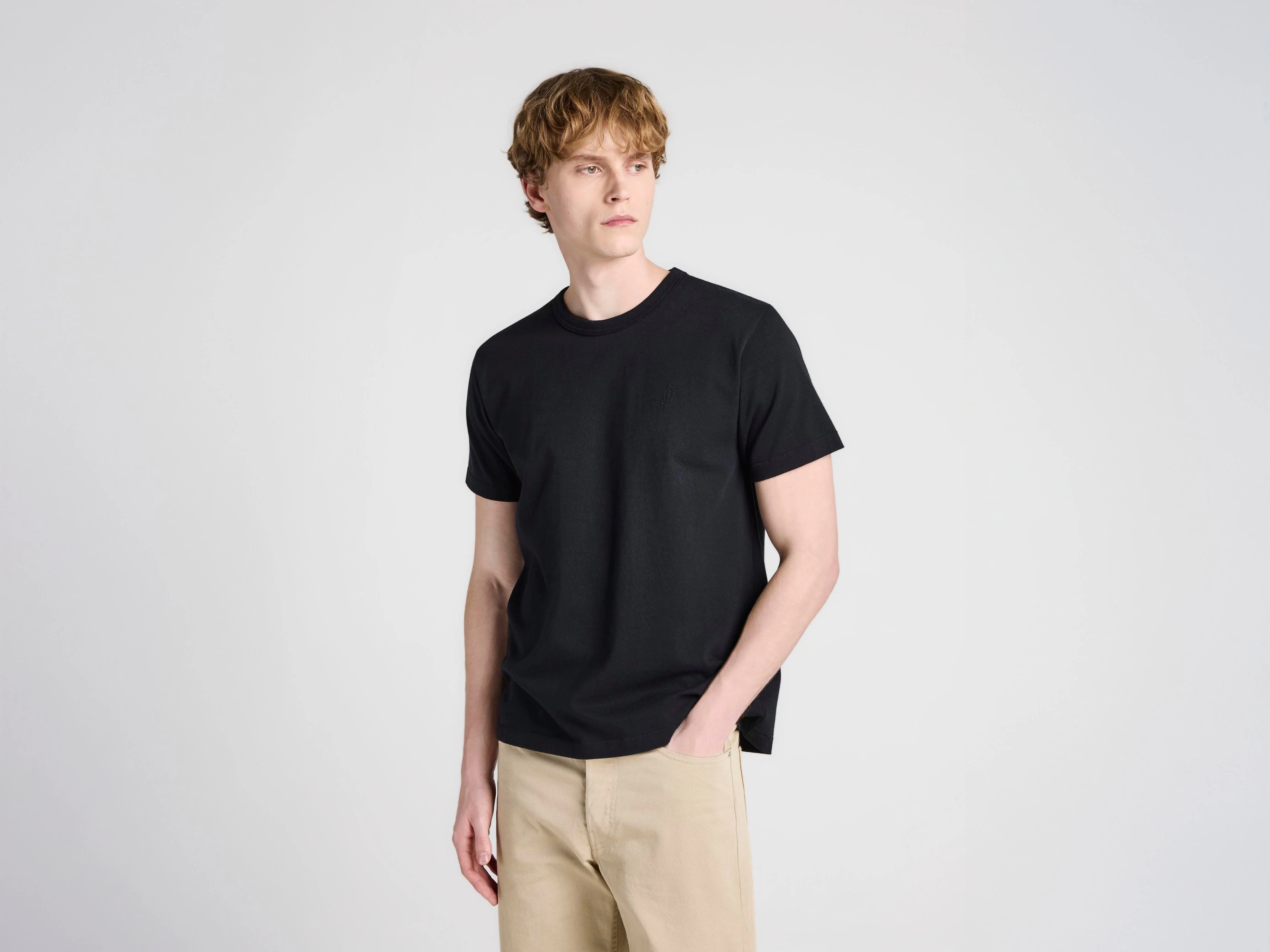 MENS EMBROIDERED ANCHOR T-SHIRT IN BLACK - 1