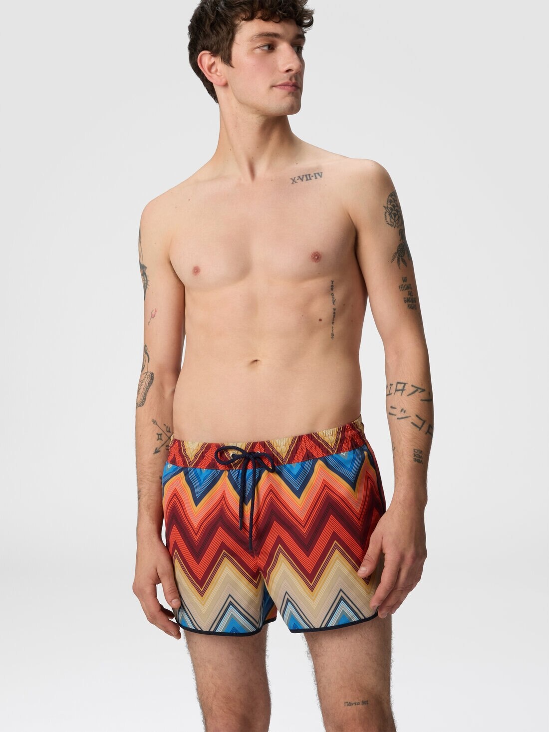 Swim shorts with macro zigzag print - 4