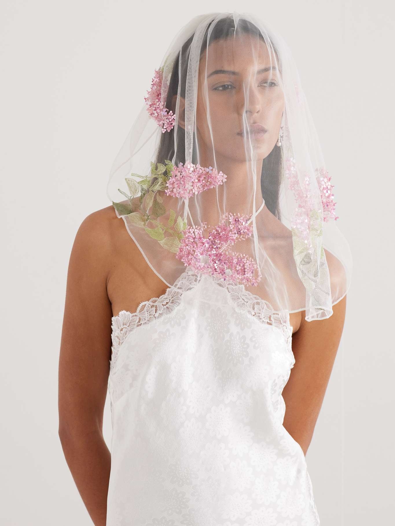 Embellished embroidered tulle veil - 2