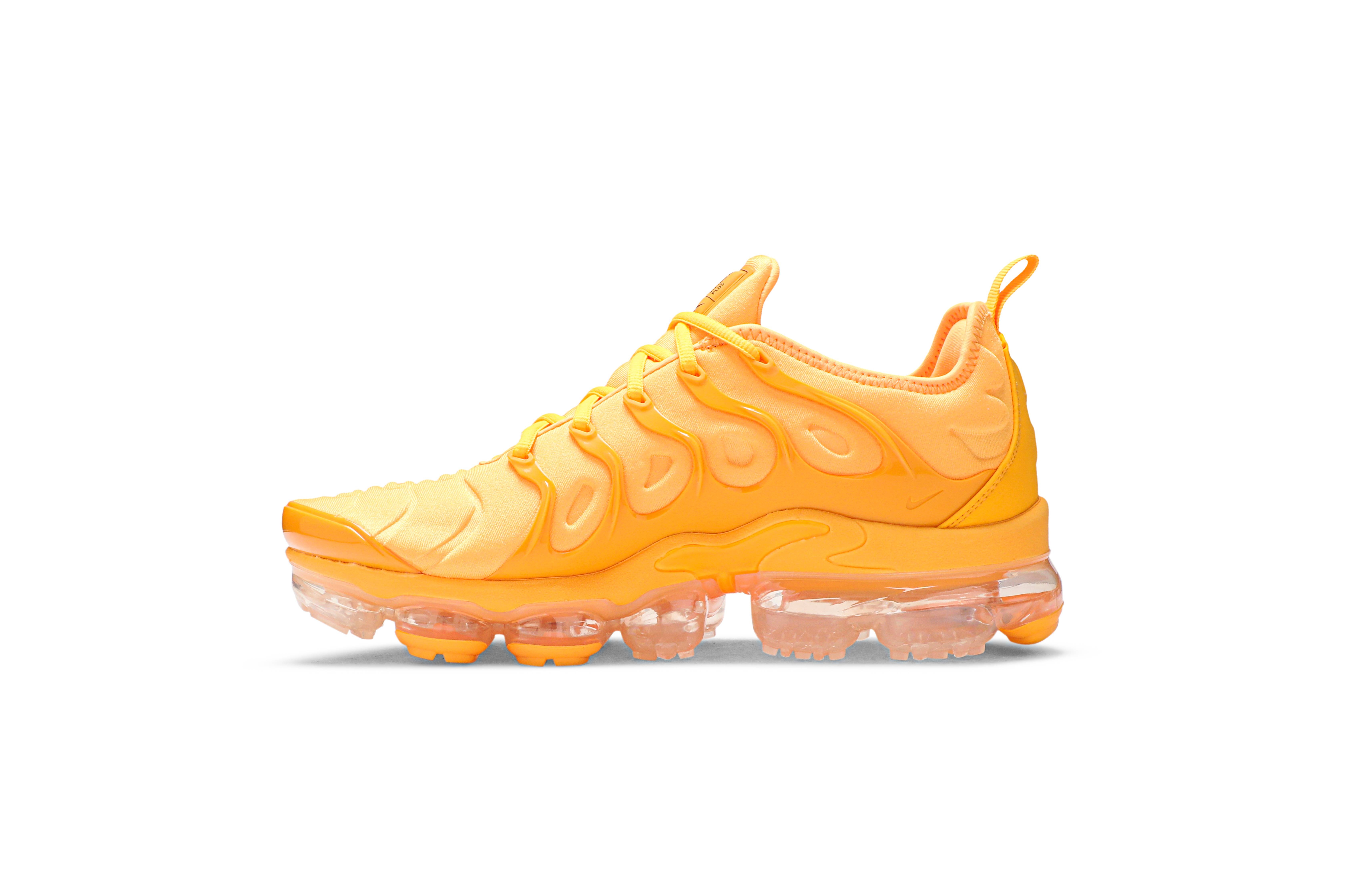 Wmns Air VaporMax Plus 'Orange' - 3