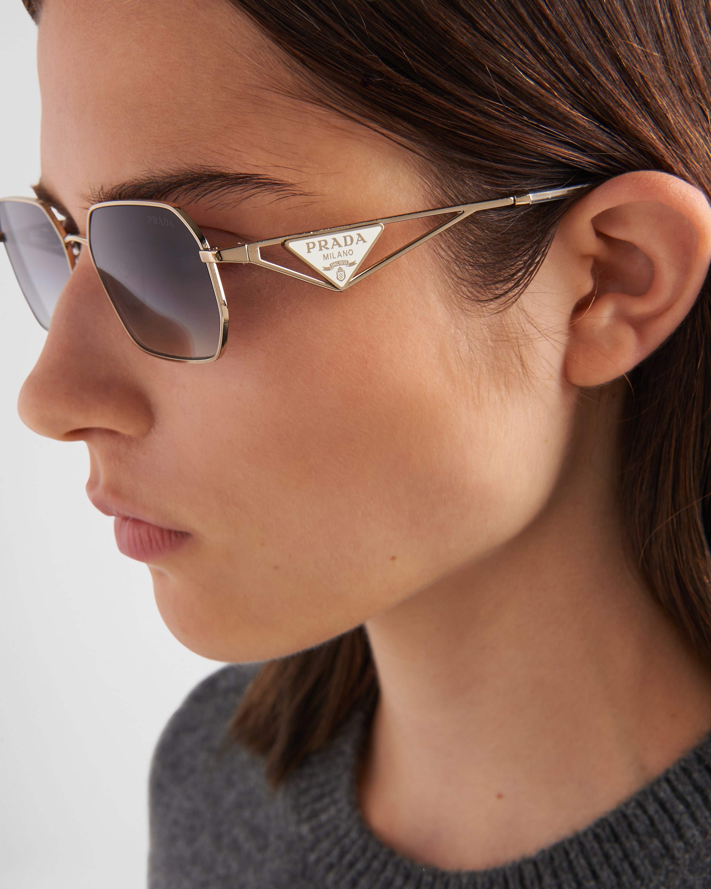 Sunglasses with triangle logo - 6