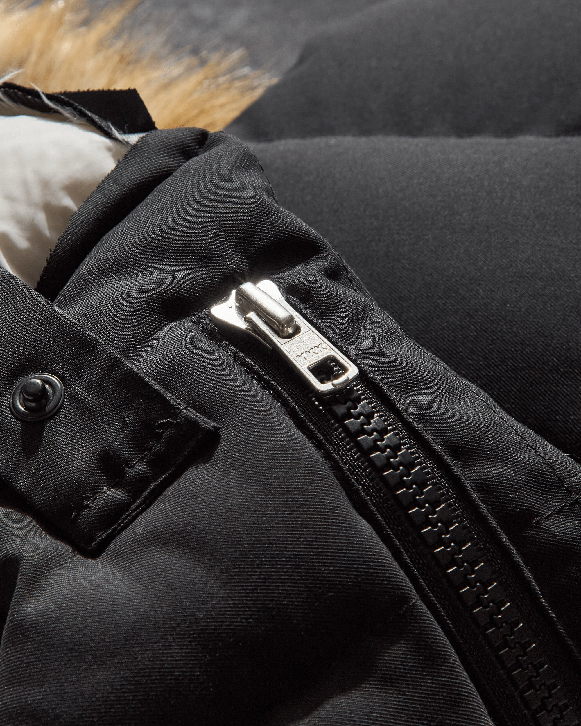 Women's Deconstructed Puffer Jacket White / Black - 3