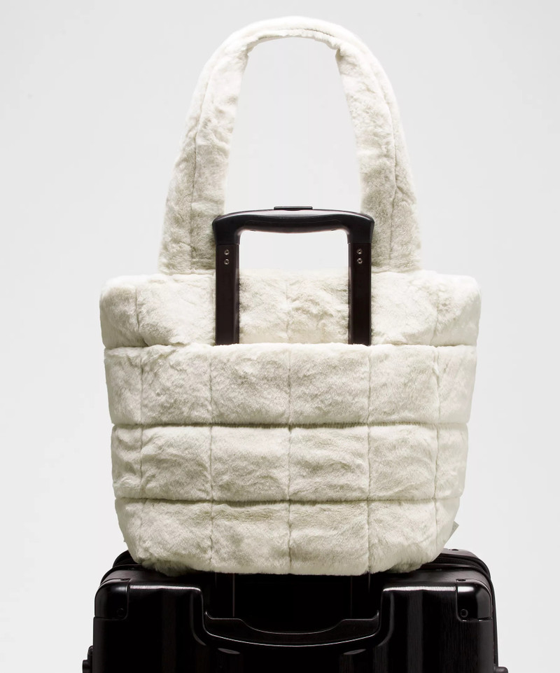 Quilted Grid Tote Bag 12L *Plush Fleece 6