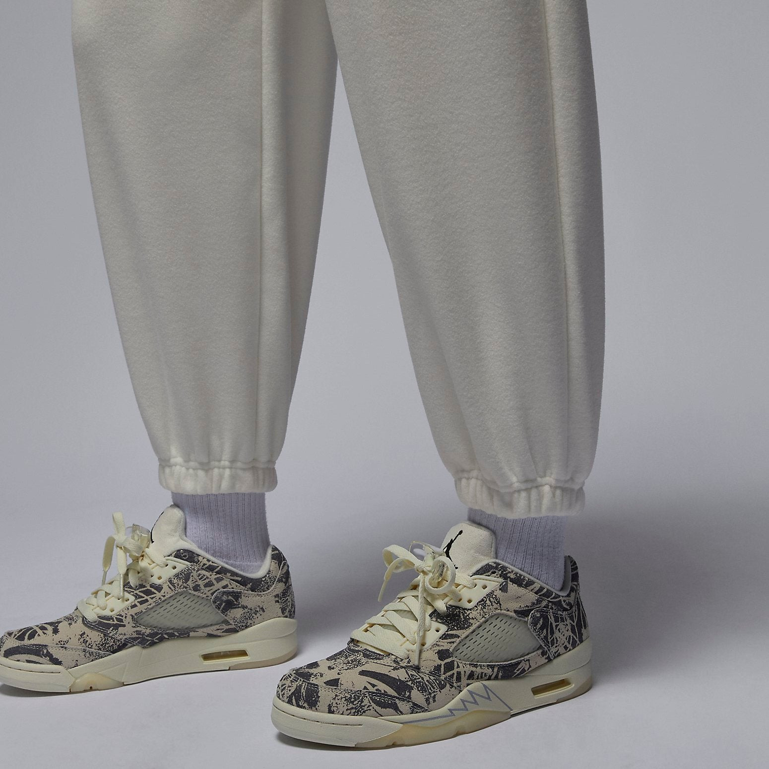 (WMNS) Air Jordan Flight Fleece Winterized Pants 'Off White' FD7235-133 - 4