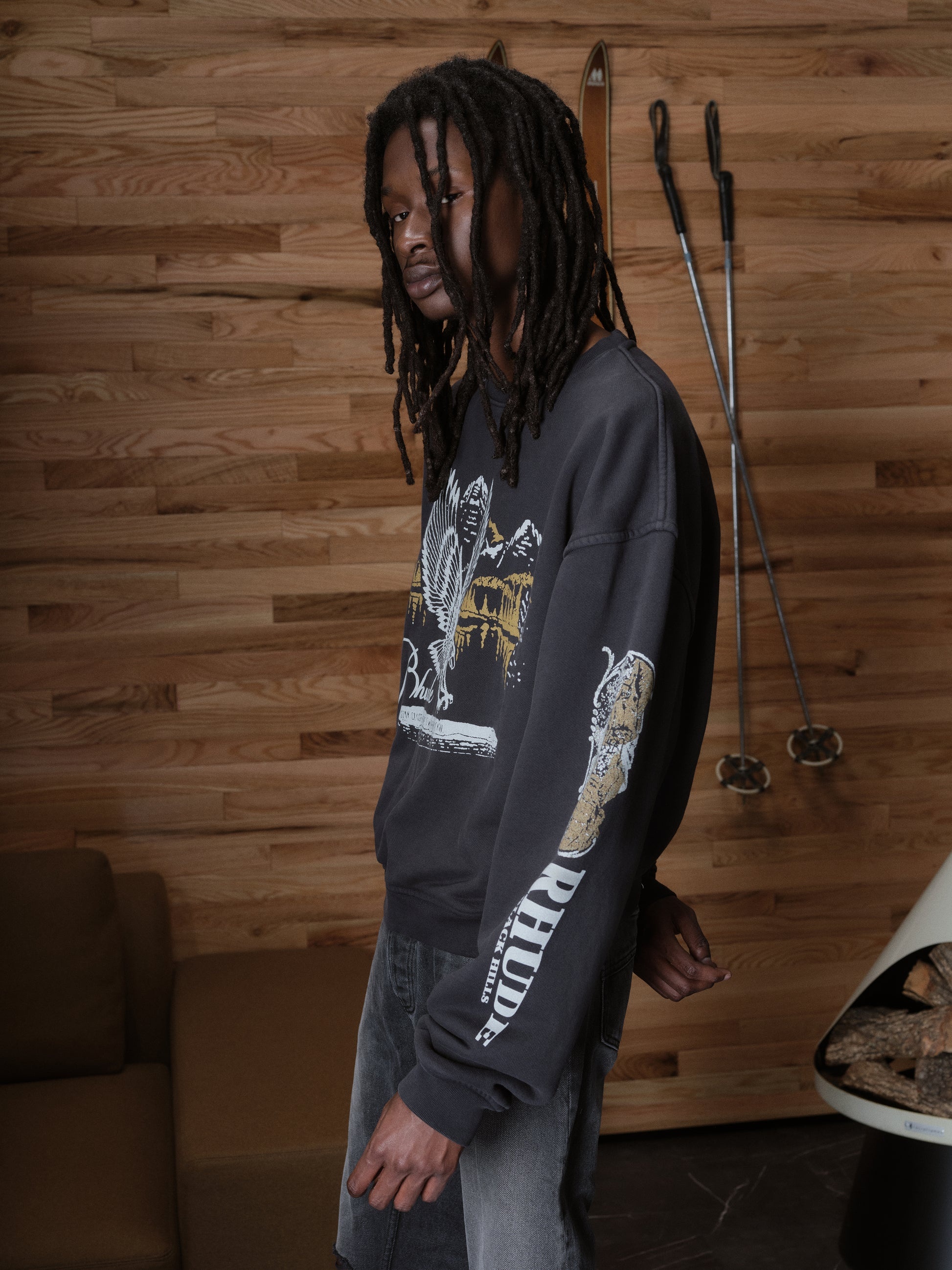 【関税込み】Rhude ブラック Pennant Flag スウェットシャツ Rhude RHUDE PENNANT FLAG CREWNECK | REVERSIBLE