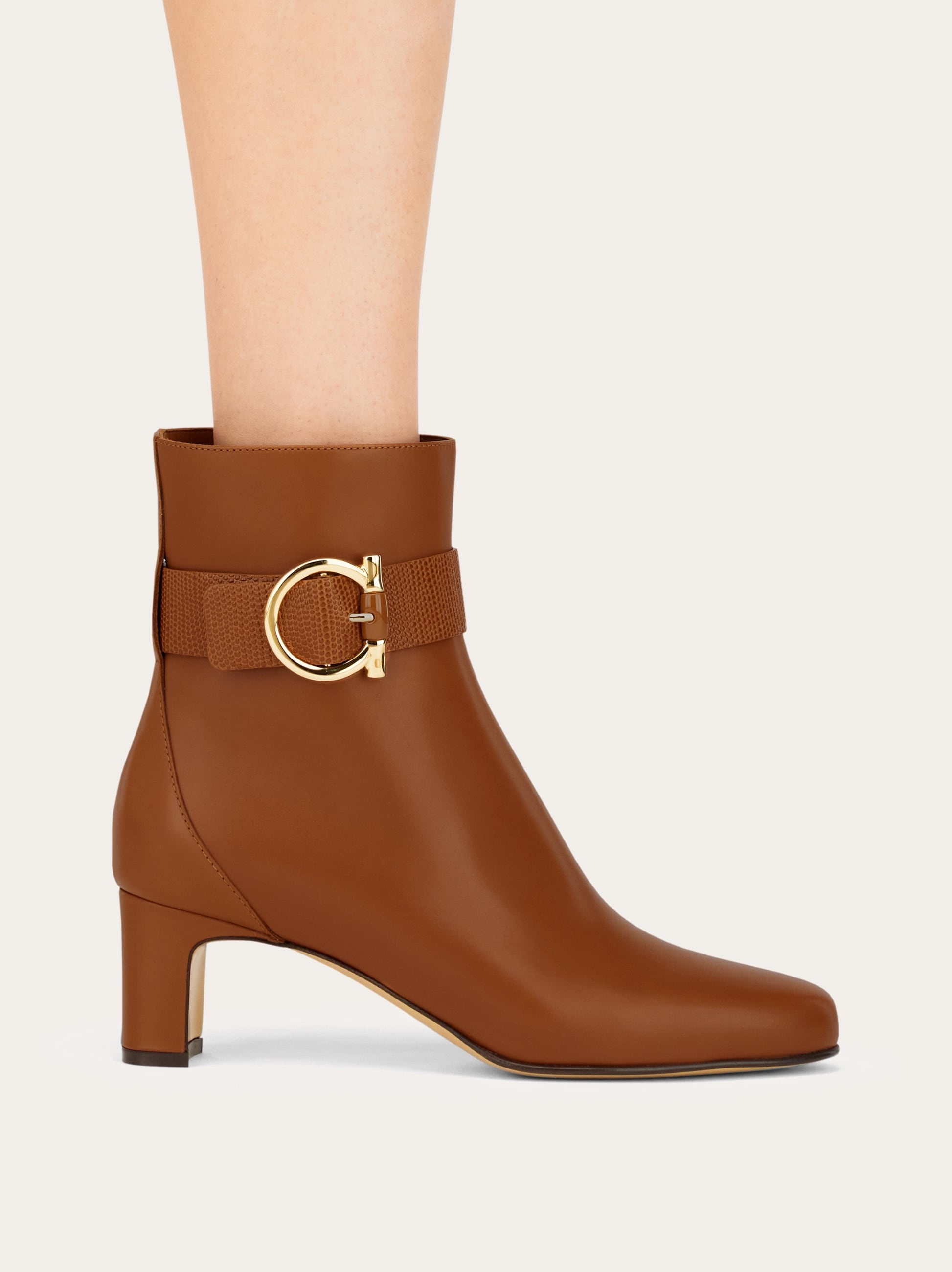 Gancini ornament mid heel ankle boot - 3