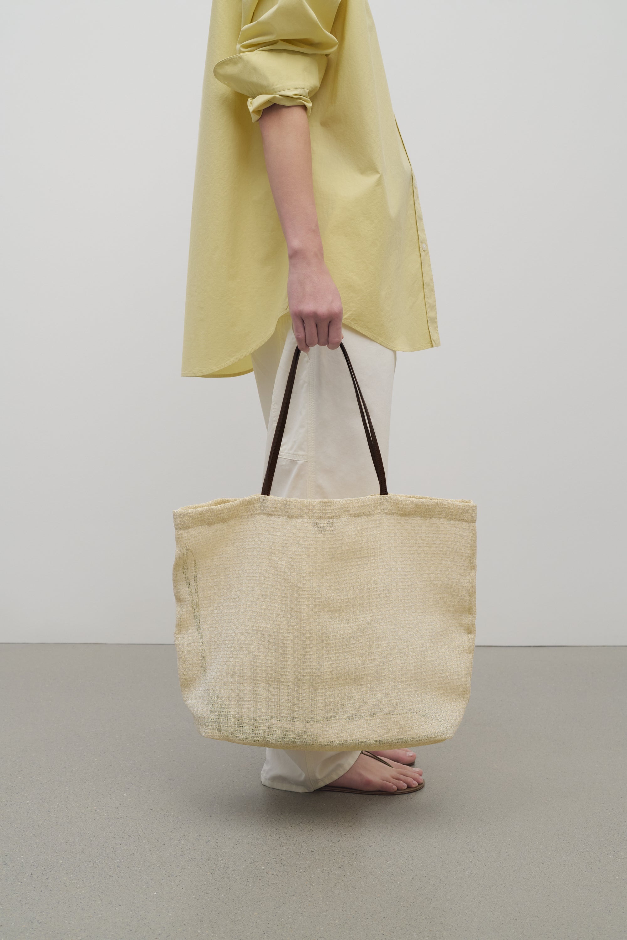 【THE ROW】BARN TOTE BAG バーントートバッグ Barn Tote Bag Tan in Mesh – The Row