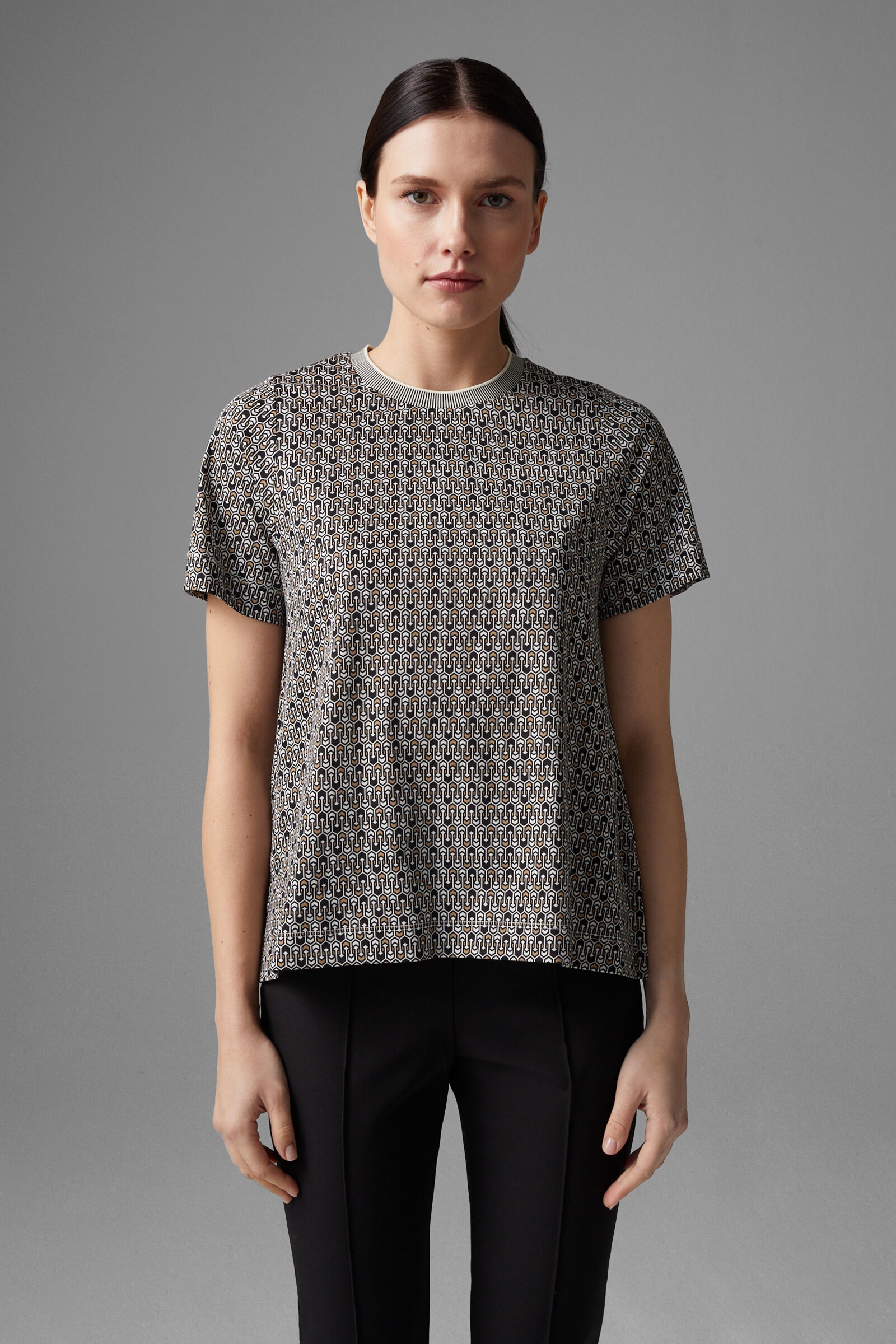 Karlie T-shirt in Black/White - 2
