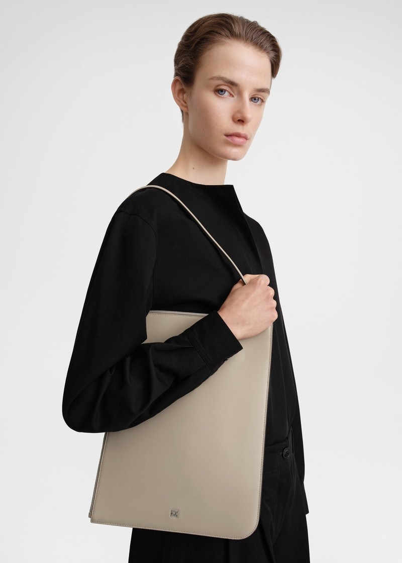 Totême Slim tote fawn outlook