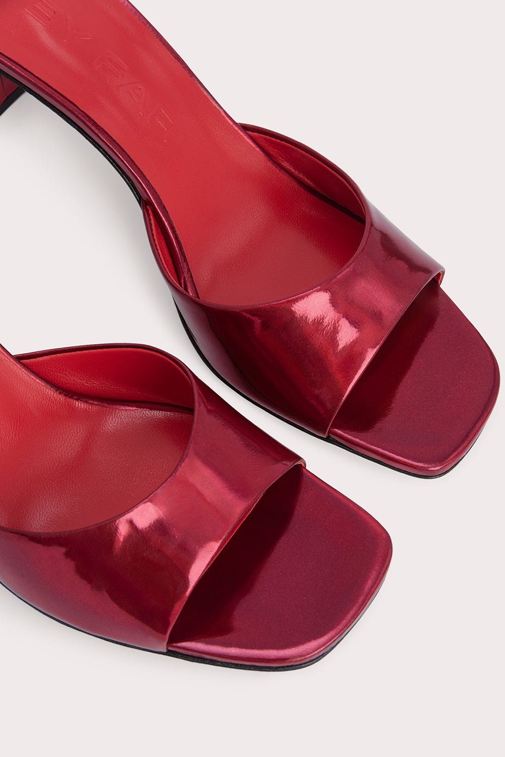 Romy Red Iridescent Lac - 3