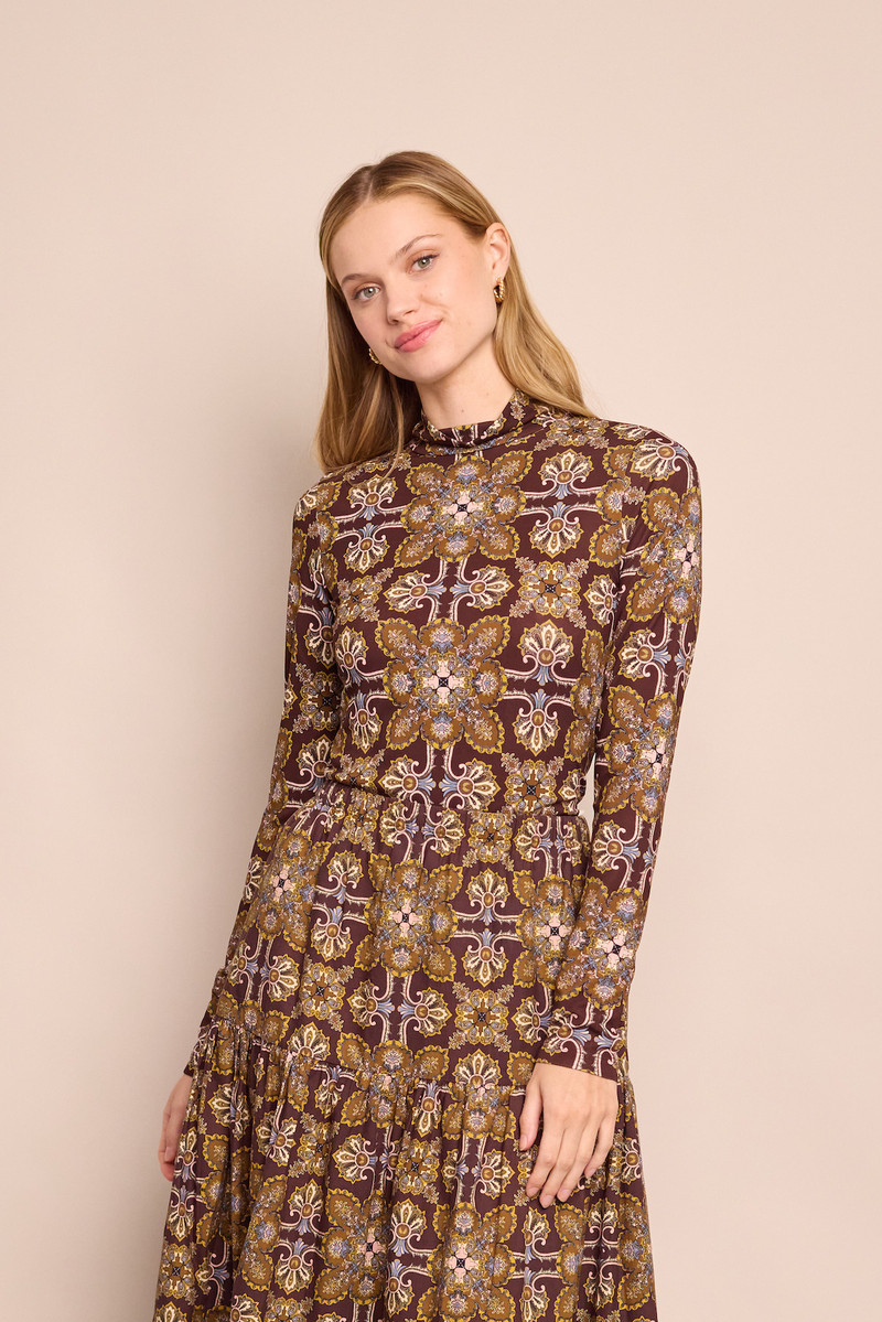 Cara Cara Suzie Top
Sleek, Fitted Mock-Turtleneck in Luxurious Printed Slinky Jersey outlook