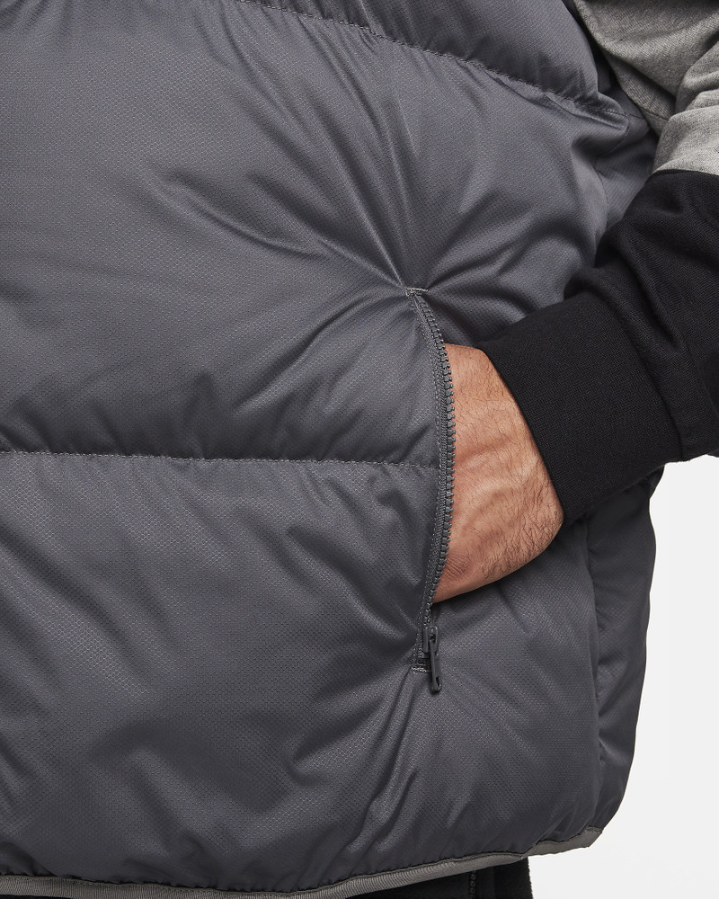 Nike Sportswear Club PrimaLoft® Men's Water-Repellent Puffer Vest 11