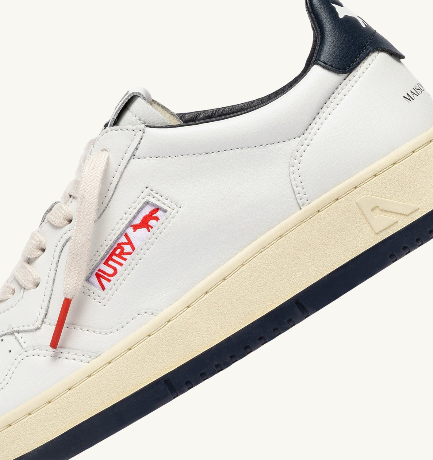 MEDALIST LOW 'MAISON KITSUNÉ' SNEAKERS IN WHITE AND BLUE LEATHER - 8