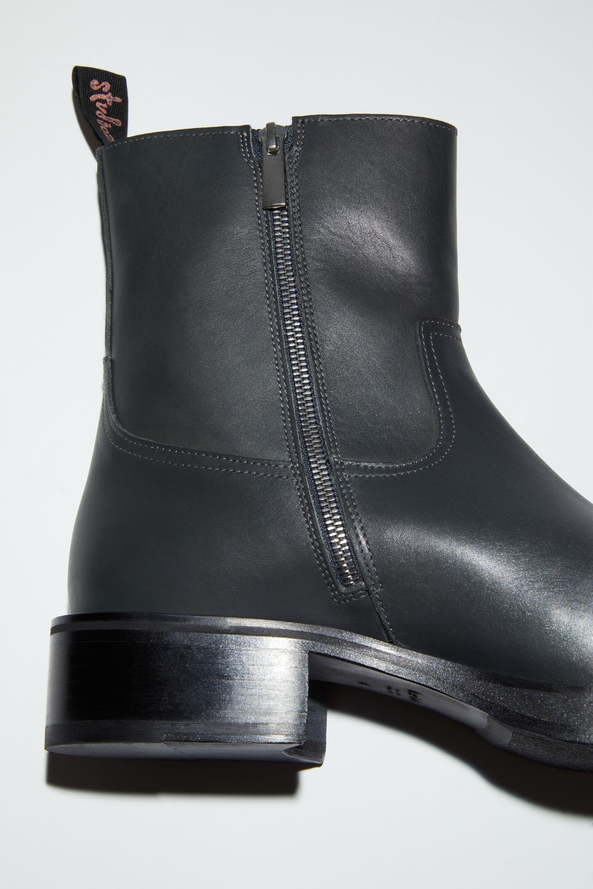 Sprayed leather low boots - Grey - 5