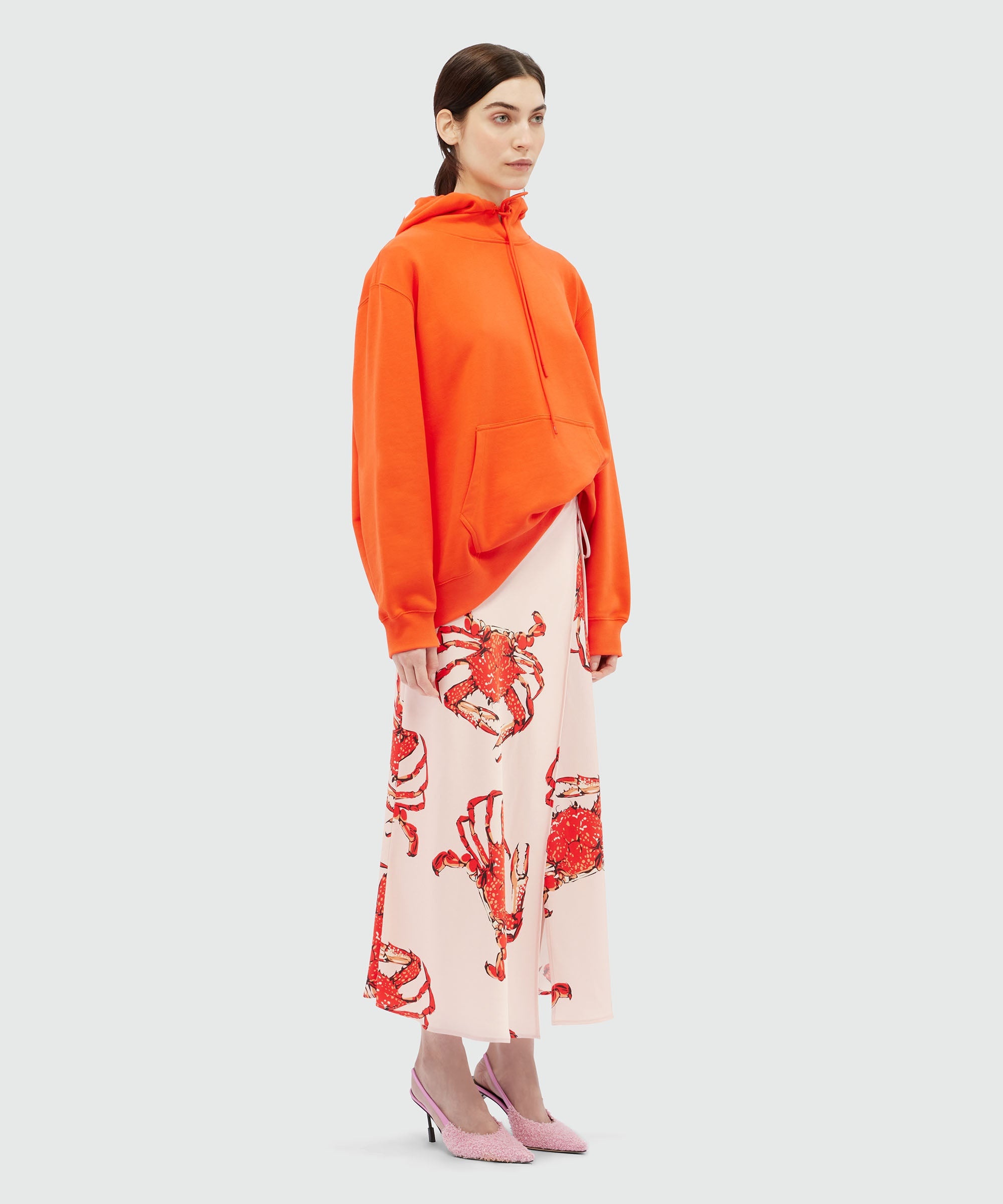Fluid midi skirt in pink satin with "King grab" print - 4