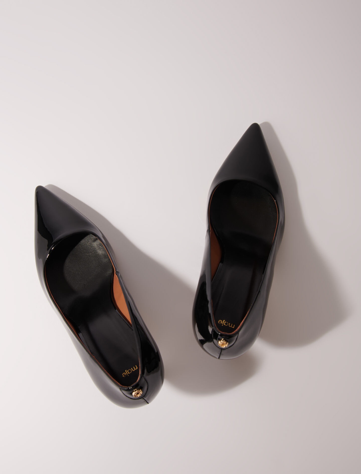 Leather pumps with pointed toes - 5