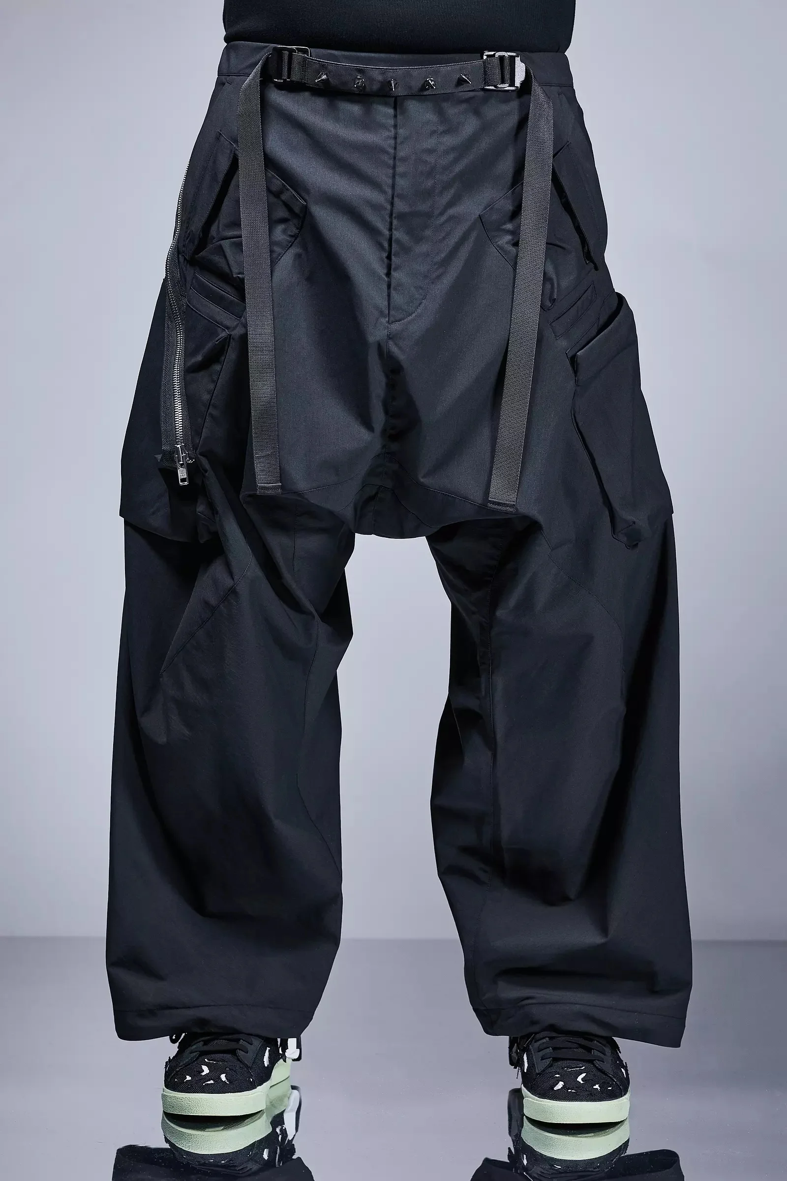 P30AL-E Encapsulated Nylon Ultrawide Drawcord Cargo Trouser Black - 1