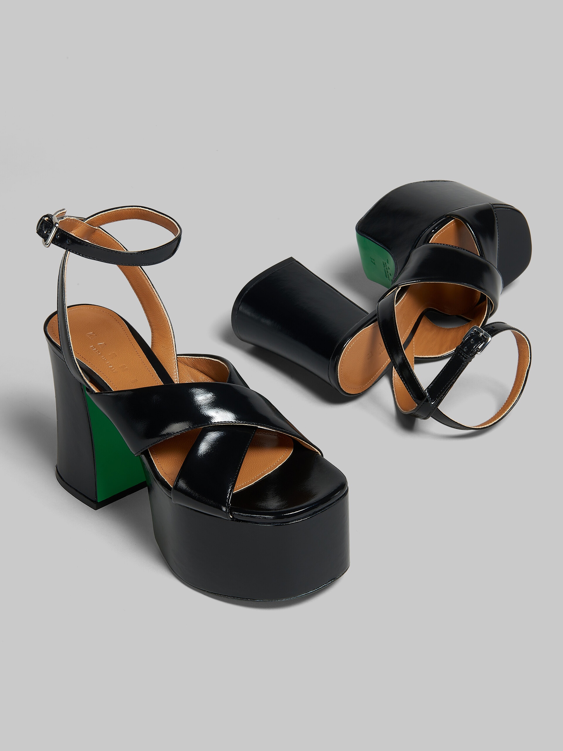 BLACK PATENT LEATHER PLATFORM SANDAL - 5