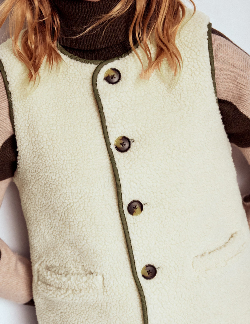 Clerkenwell Reversible Gilet-Woodland Green, Natural Borg 3
