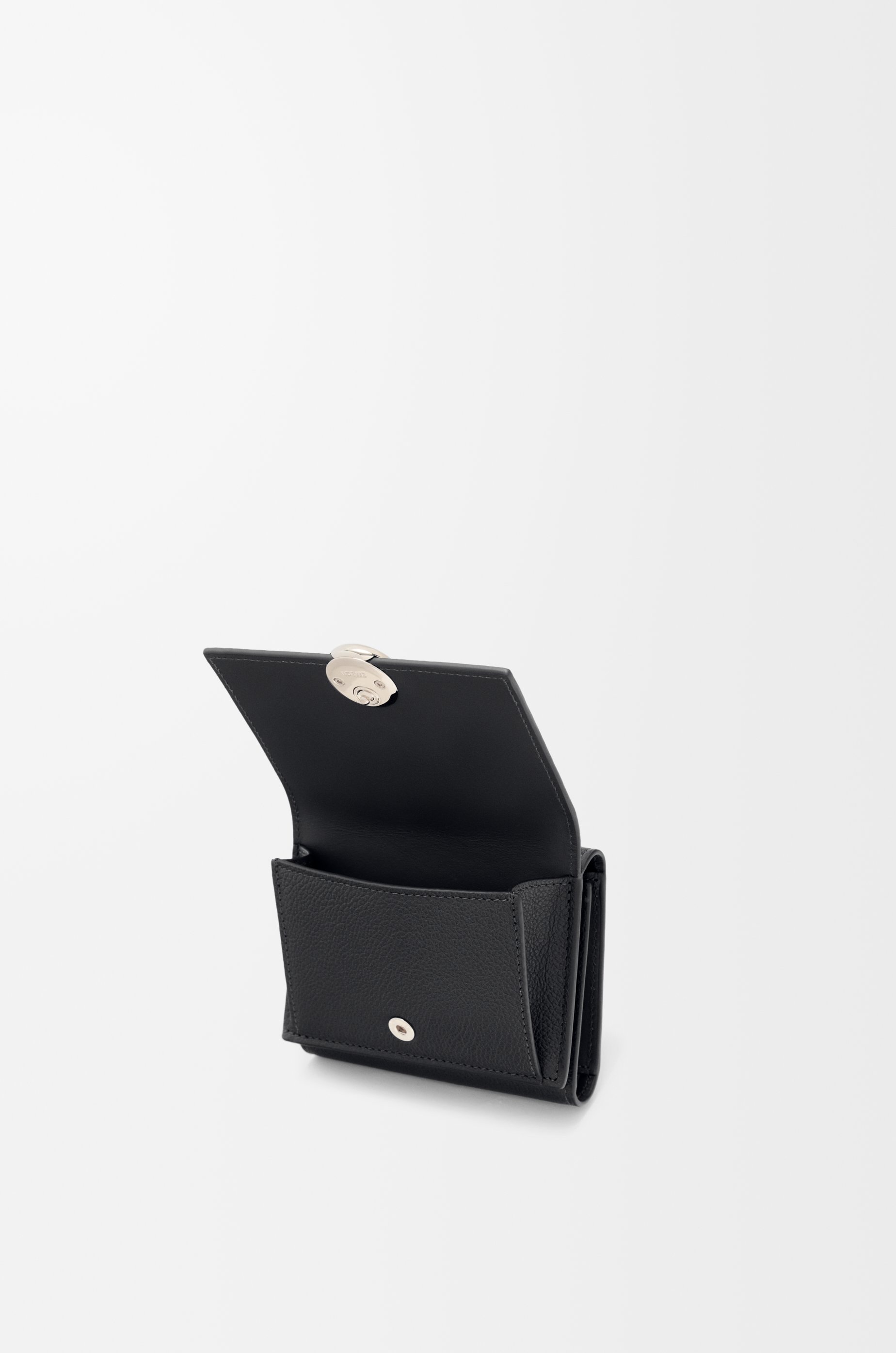 Pebble trifold wallet in pebble grain calfskin - 3