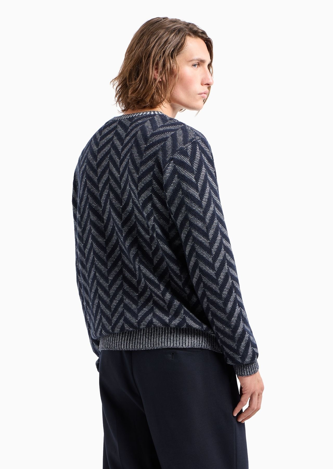 Icon virgin-wool jumper with two-tone jacquard chevron motif - 3