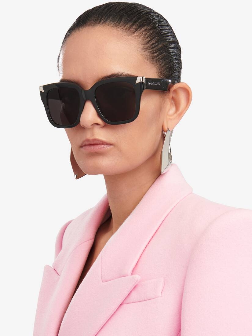 Women's Punk Rivet Oversize Sunglasses in Black/smoke - 2