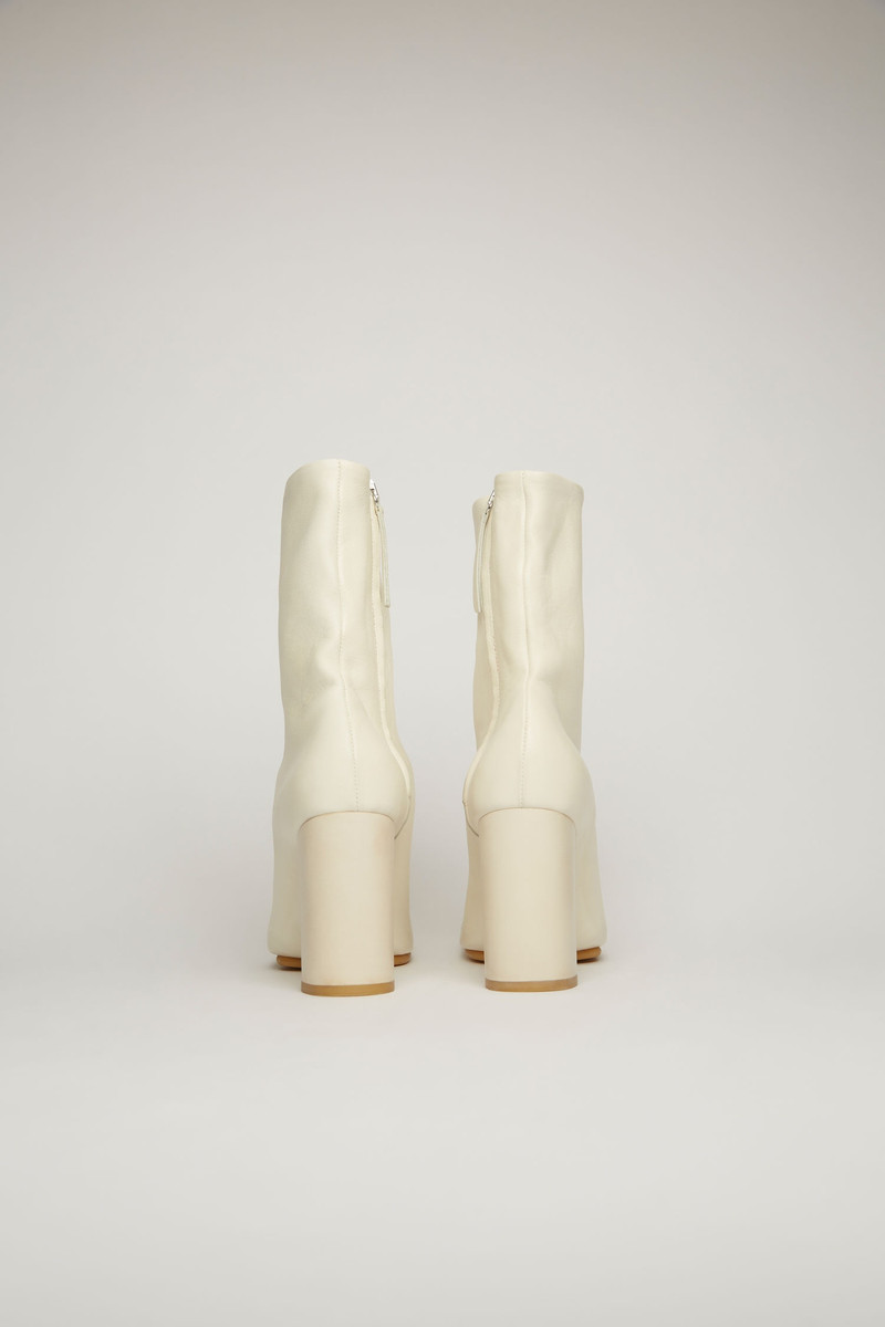 Leather ankle boots off white 3