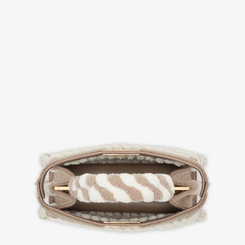 FENDI Peekaboo ISeeU Medium outlook