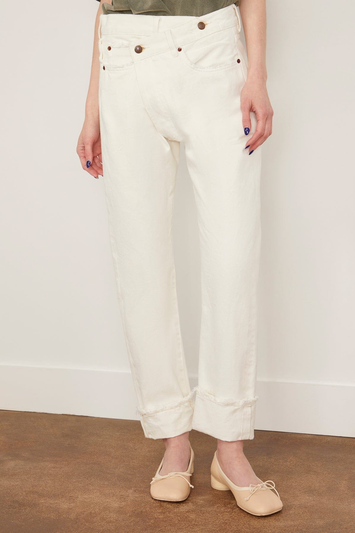 Cuffed Crossover Jean in Bennett White Selvedge - 3