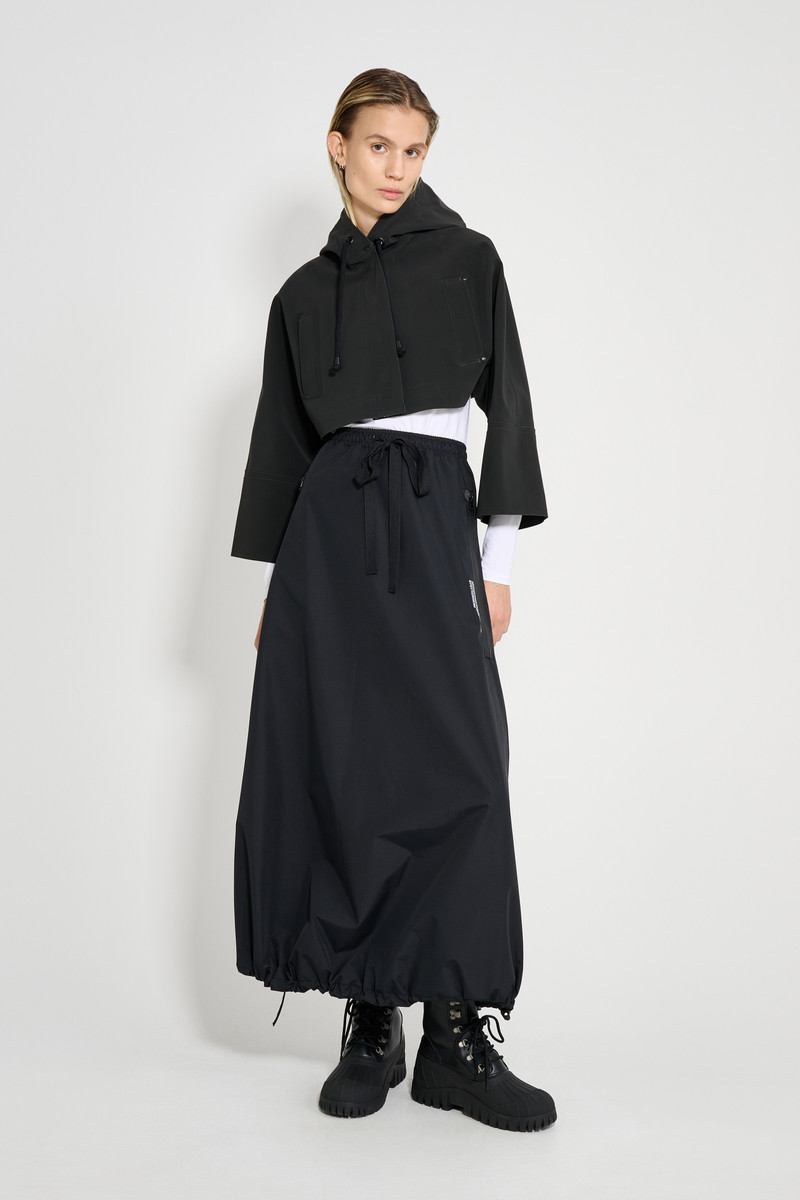 Lilla Tre Cropped Raincoat Black 1