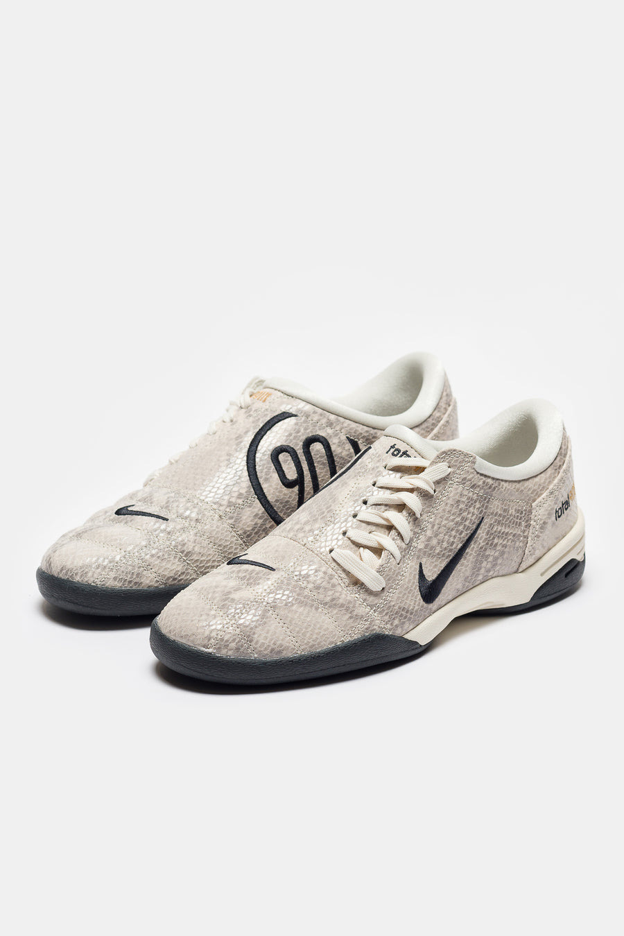 T90 SE Sneaker in Pale Ivory/Black/Pale Ivory - 3