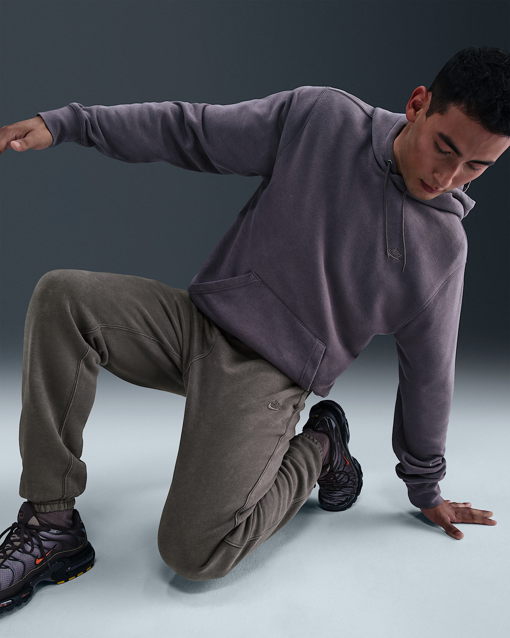 Nike Sportswear Club Men's Washed Cuffed Fleece Pants - 5