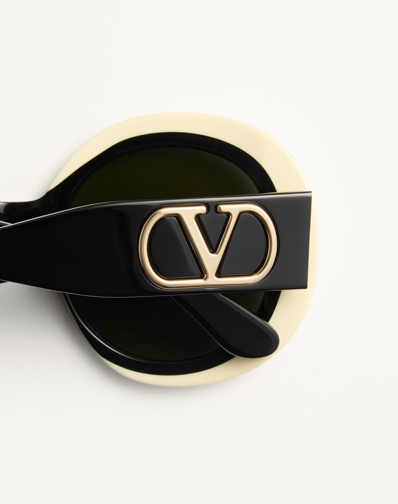 DRAMATIC ROUND 1960S ACETATE EYEWEAR 4
