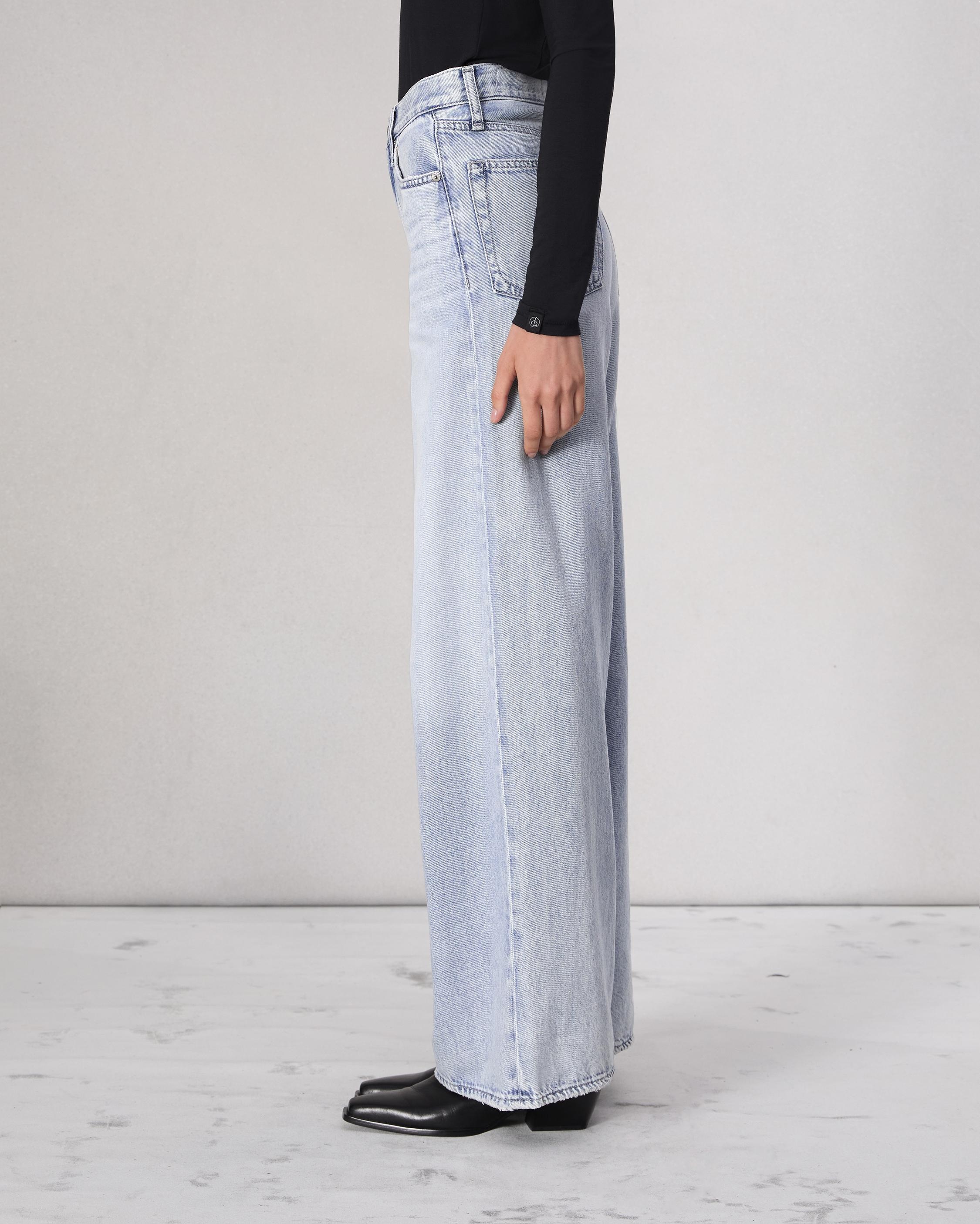 Featherweight Sofie Wide-Leg - Kierra
High-Rise Featherweight Jean - 4