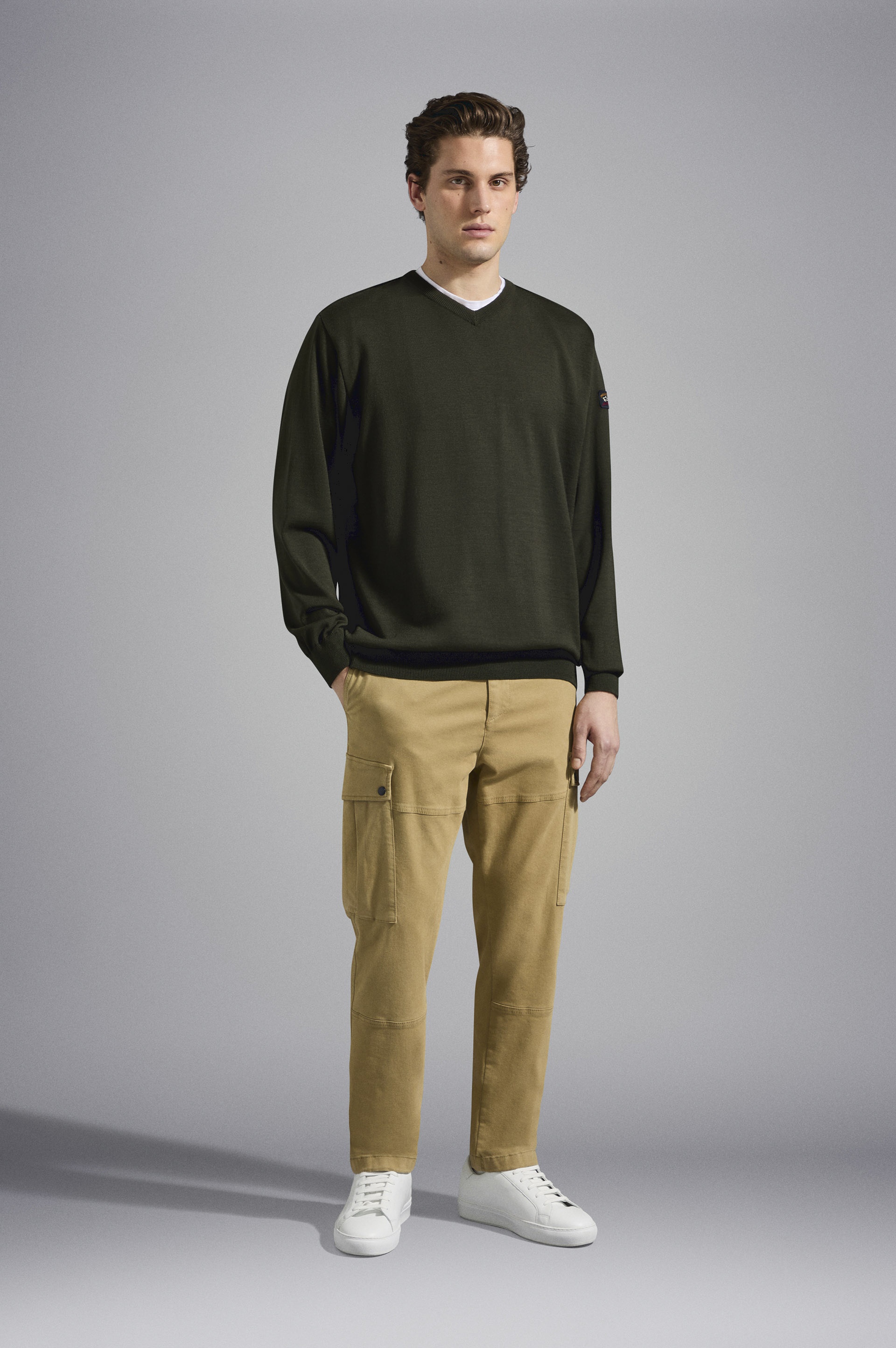 MERINO WOOL V-NECK WITH ICONIC BADGE - 2
