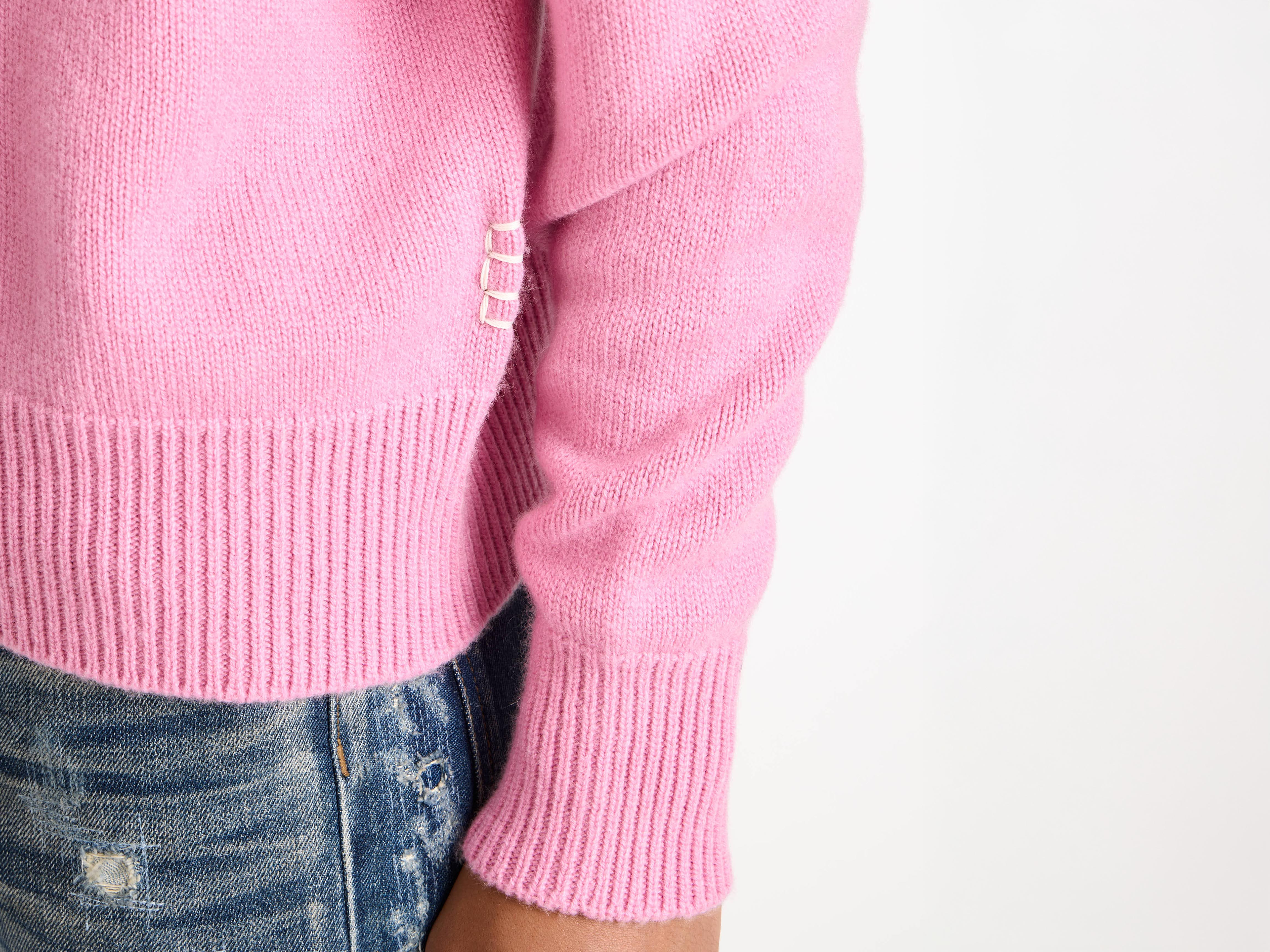 V-NECK CASHMERE JUMPER IN BUBBLEGUM - 6