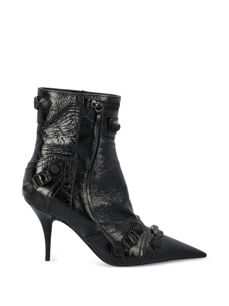 pointed boots 1