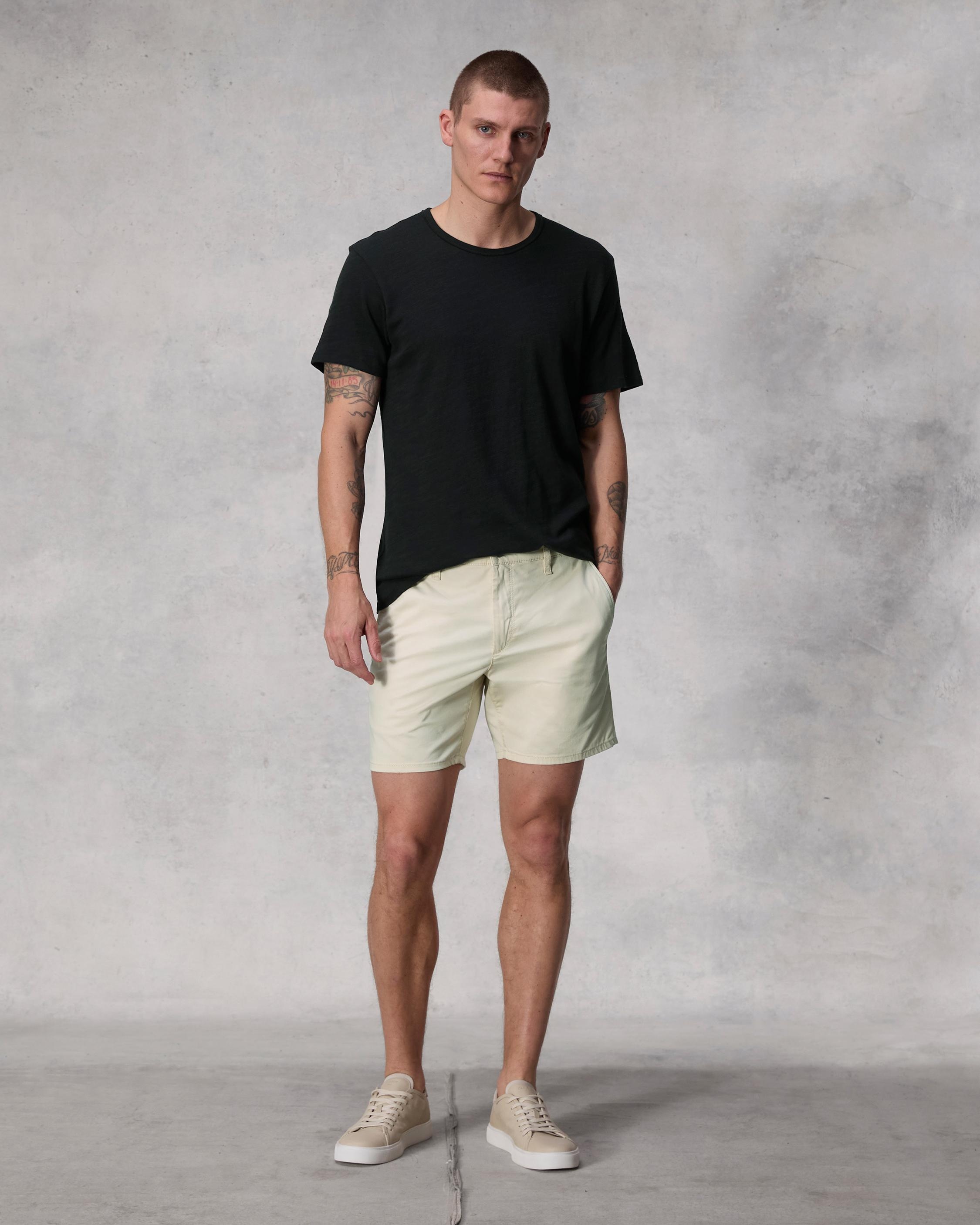 Standard Cotton Chino Short
Classic Fit - 2