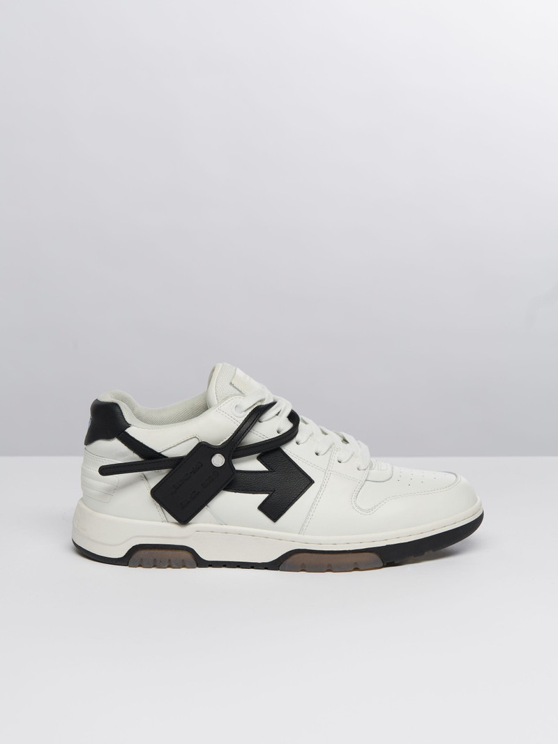 사무실에서 "ooo"Sneakers - 1