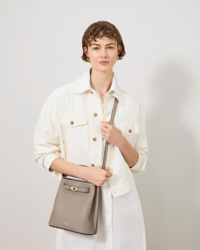 Mulberry Islington Bucket
Cashmere Taupe Small Classic Grain outlook