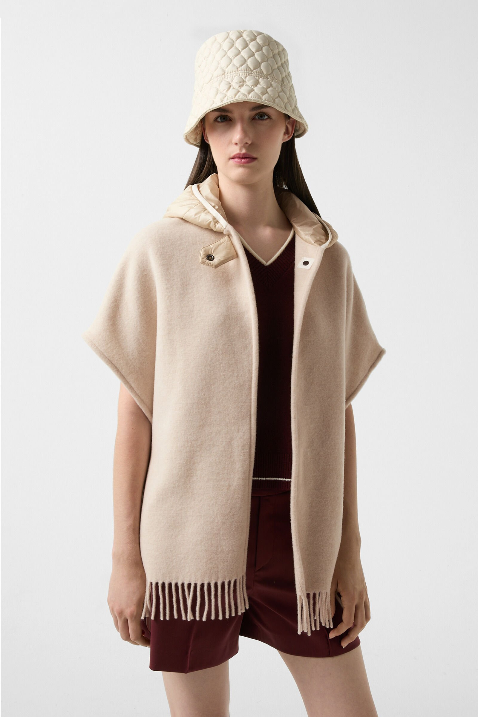Poncho Nilla in Beige - 2