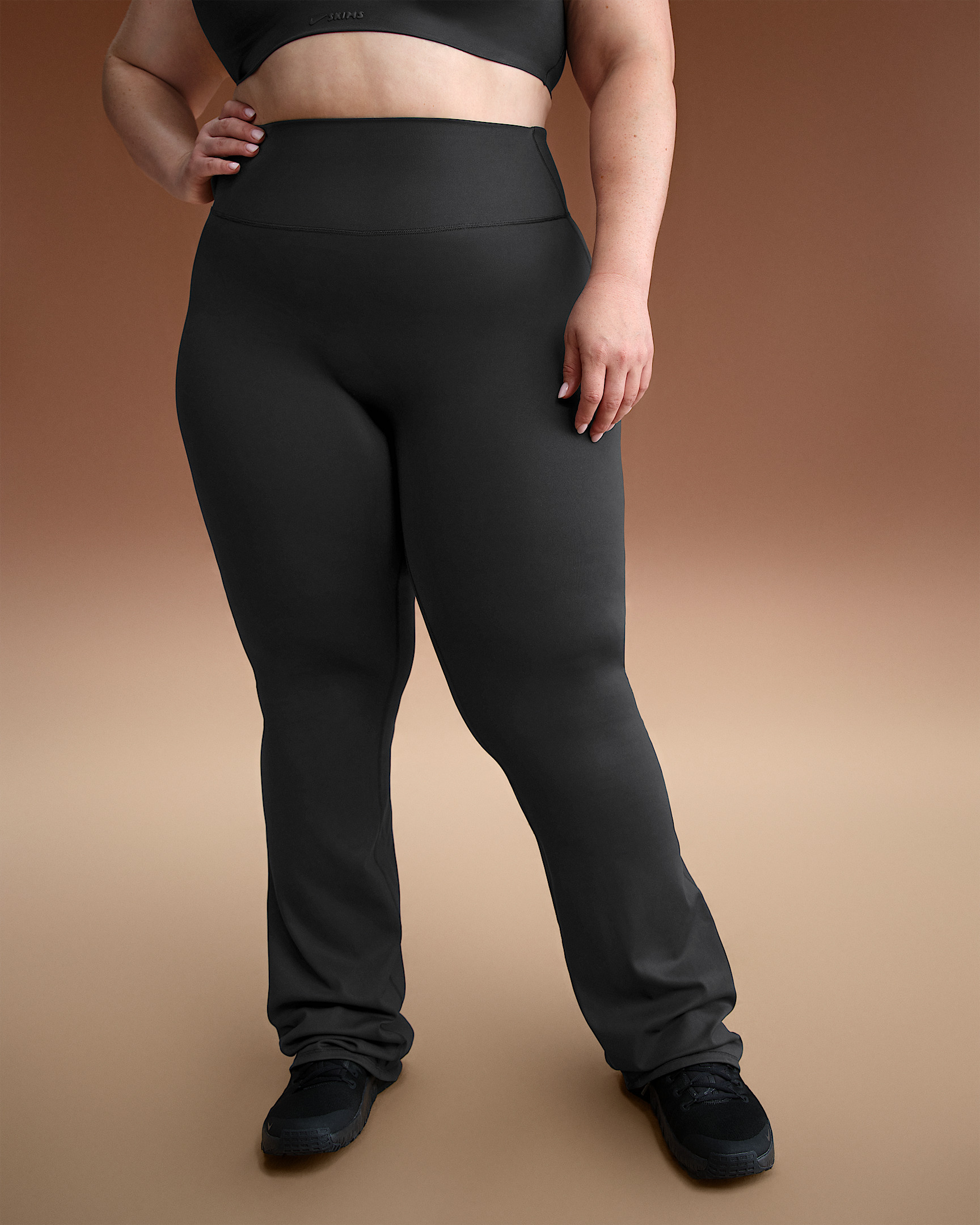 NikeSKIMS Matte Women's High-Waisted Slim Flared Leggings - 7