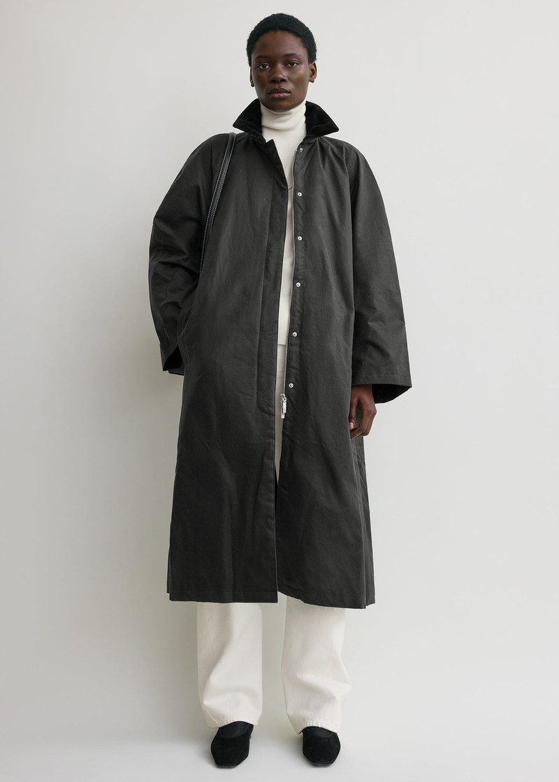 Totême Country coat washed black outlook