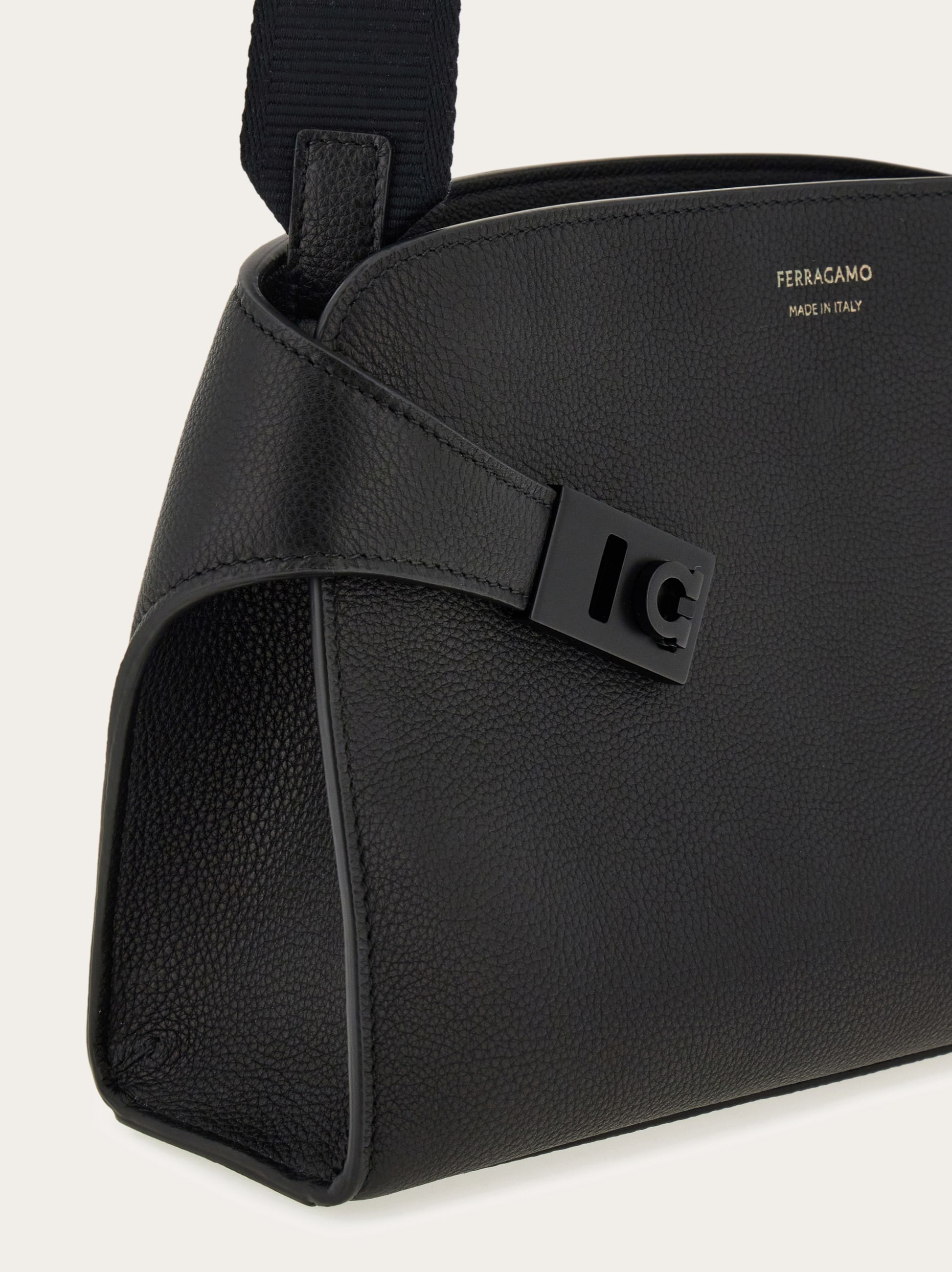 Hug messenger bag - 7
