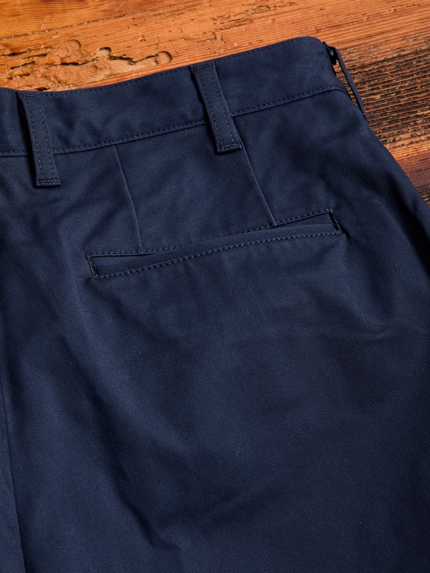 2-Pleat Twill Trousers in Navy - 5