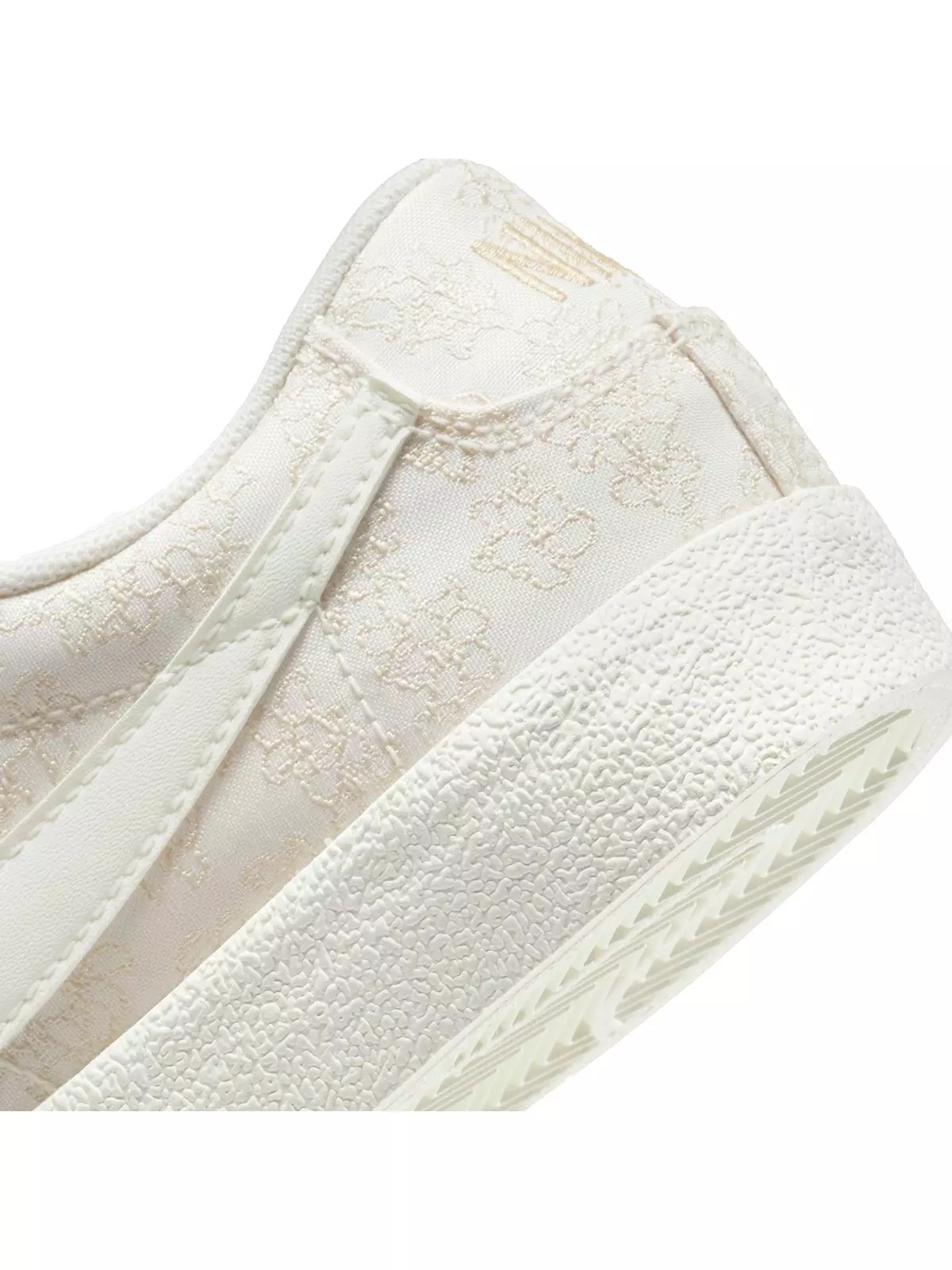 Blazer Low '77 SE "Sail/Multi Color/Sesame" Women's Shoe - 6
