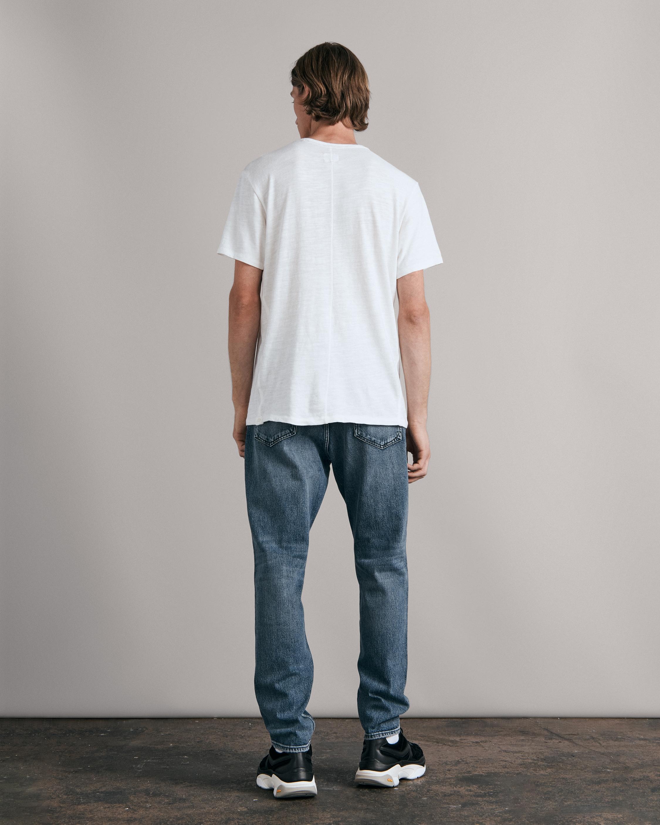 Fit 3 - Brent
Athletic Fit Mid Indigo Authentic Stretch Jean - 4