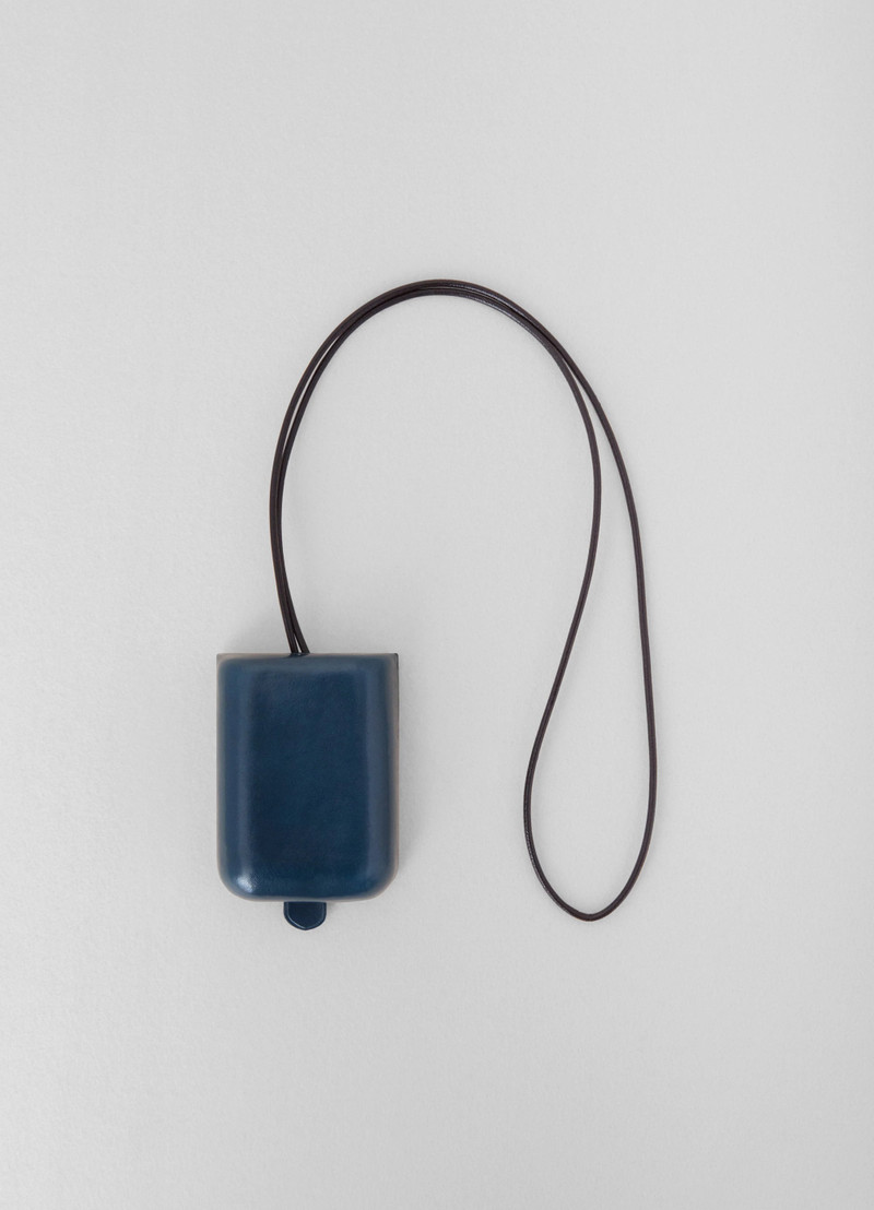 MOLDED CIGARETTE HOLDER
VEGETABLE-TANNED LEATHER 1